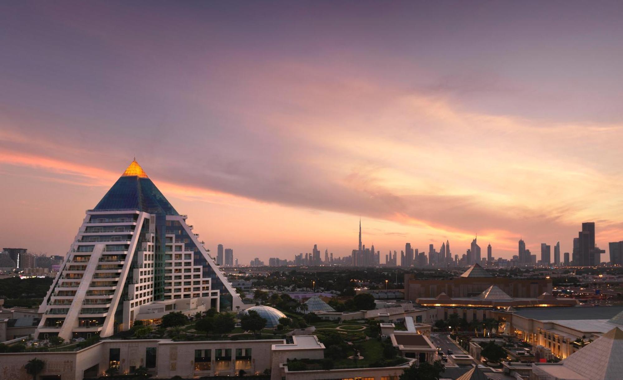 Raffles Отель 5*
