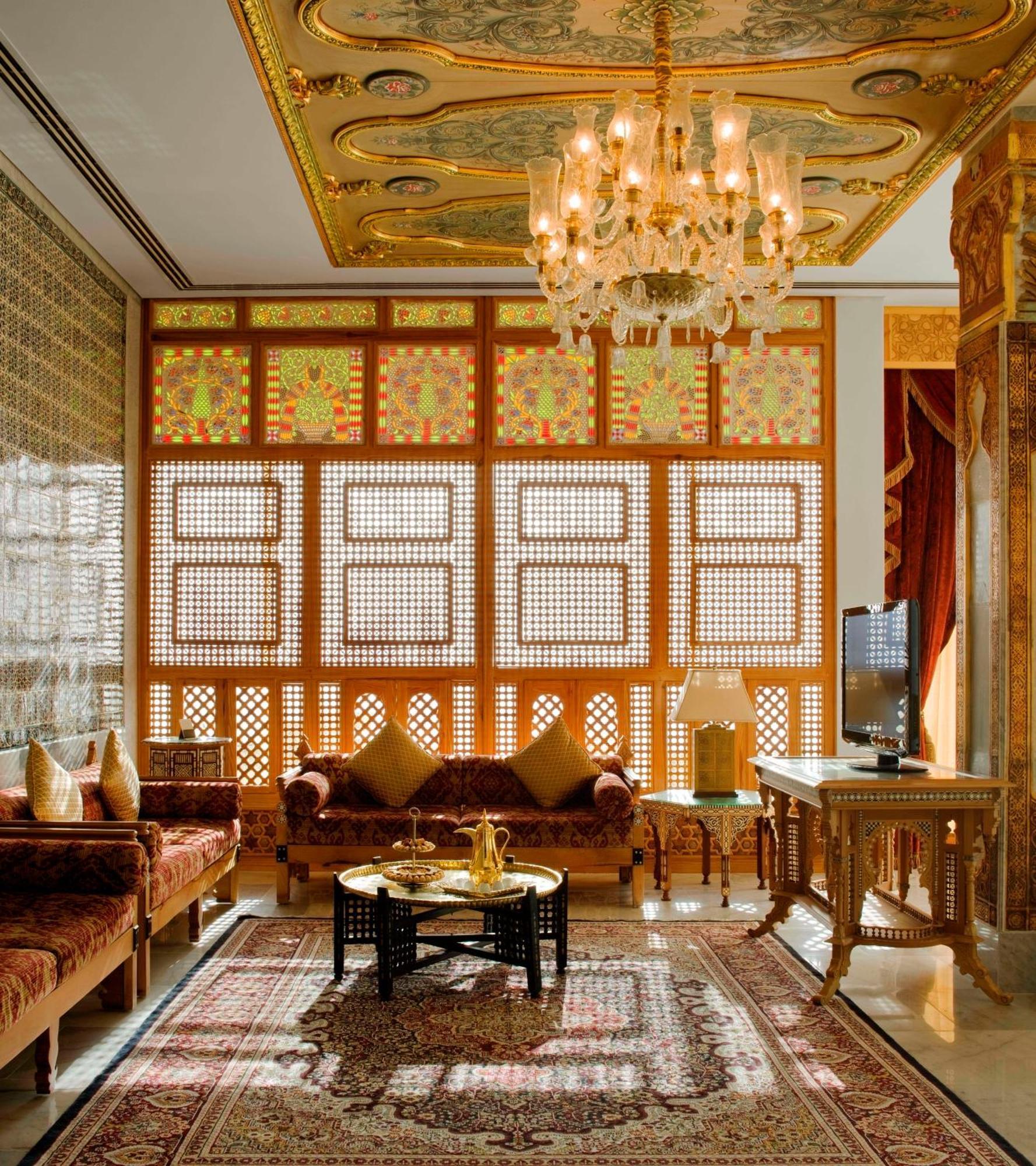 Raffles Hotel 5*
