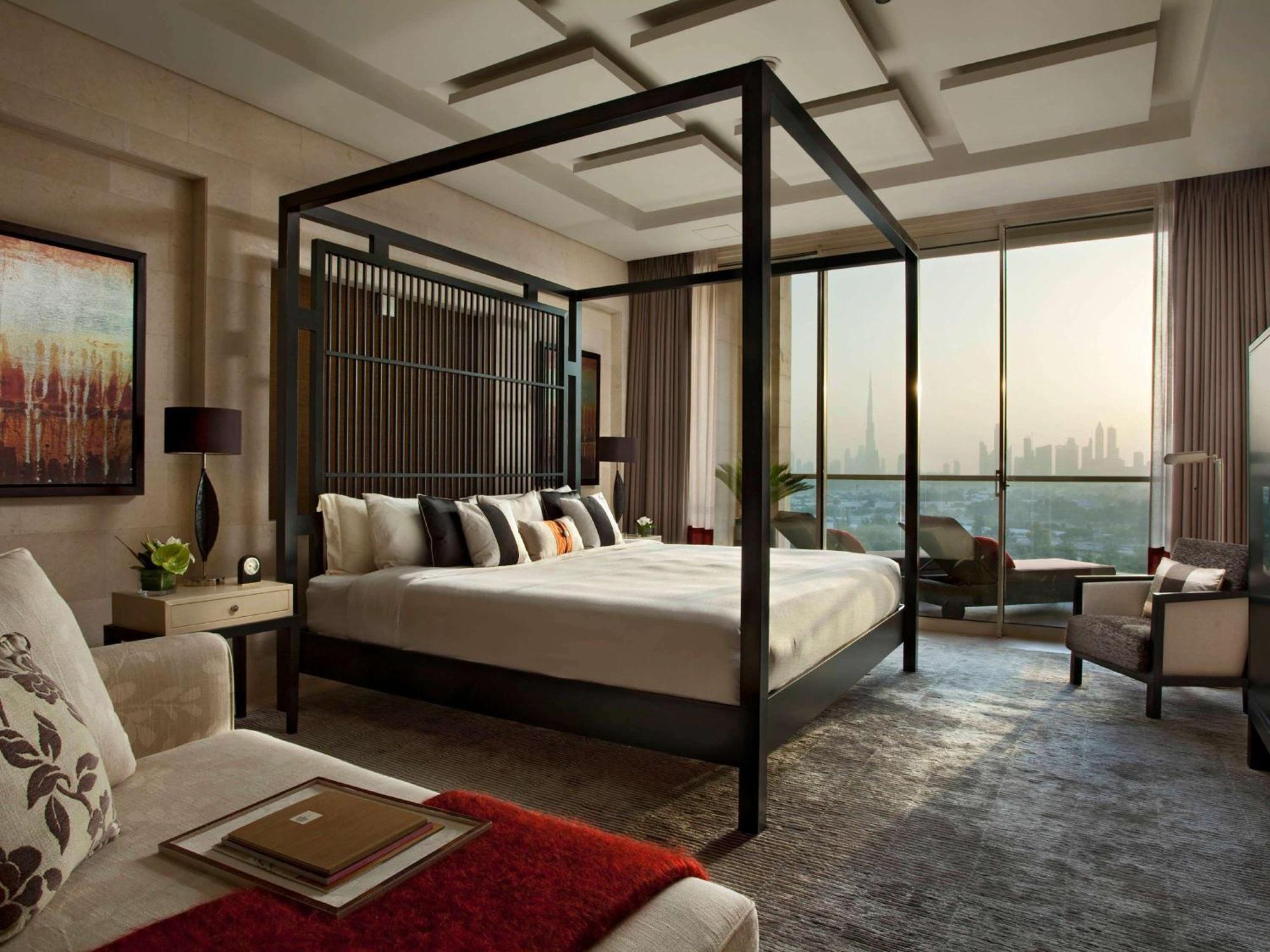 Raffles Hotel 5*