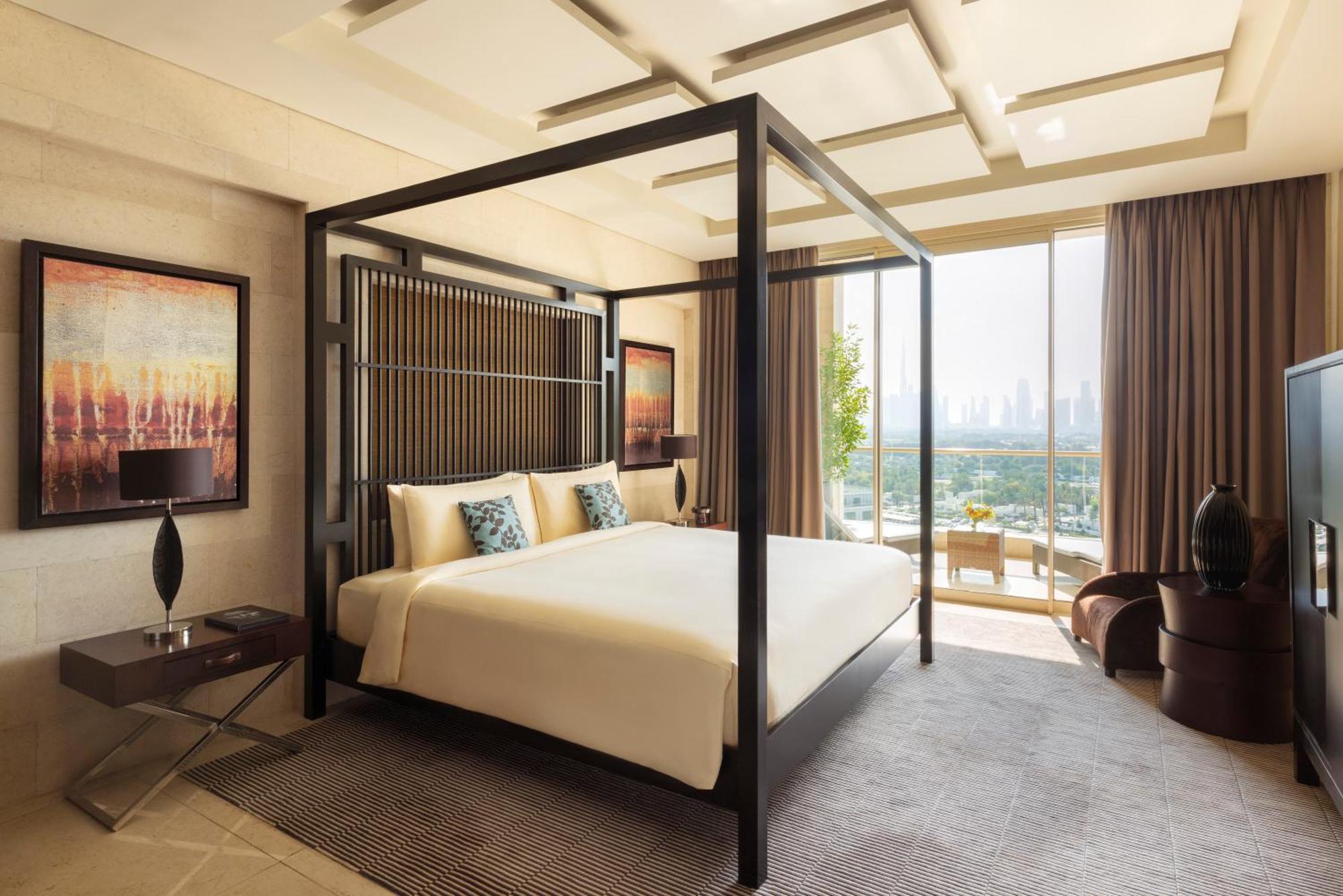 Raffles Hotel 5*